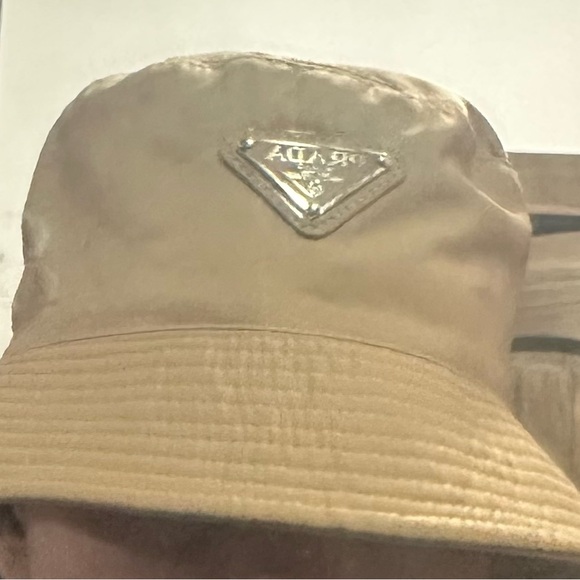 Prada bucket hat - Picture 1 of 4